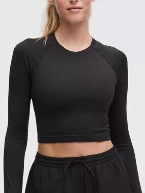 Lululemon Swiftly Tech Long Sleeve Crop Top in black, 6